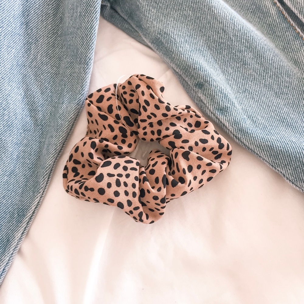 ❗️1 Pack left❗️Three Pack Poka Dots Hair Scrunchie - Picture 4 of 4